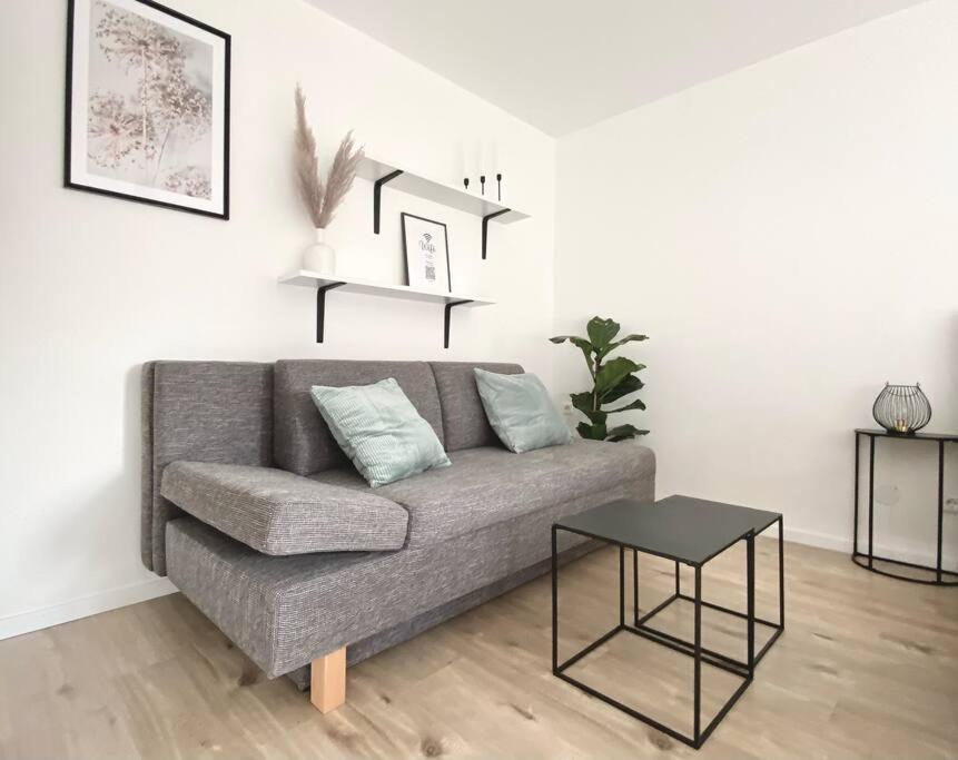 Top-Apartment Mit Parkplatz Und Balkon 罗伊特林根 外观 照片