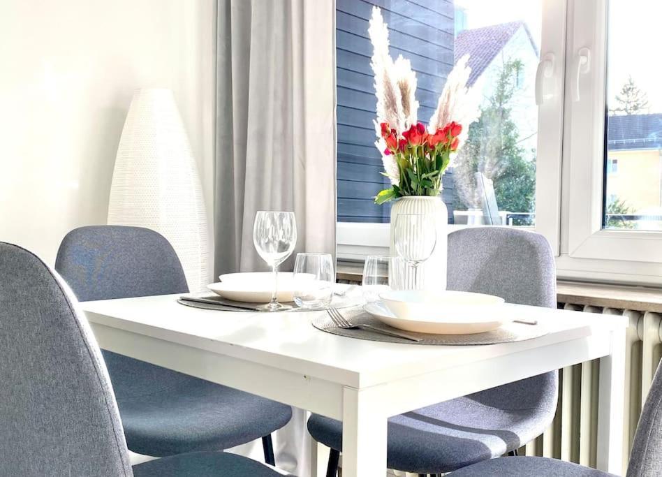 Top-Apartment Mit Parkplatz Und Balkon 罗伊特林根 外观 照片