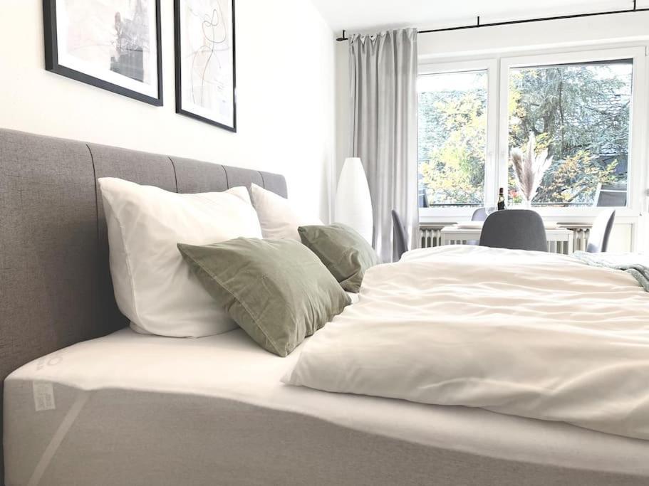 Top-Apartment Mit Parkplatz Und Balkon 罗伊特林根 外观 照片